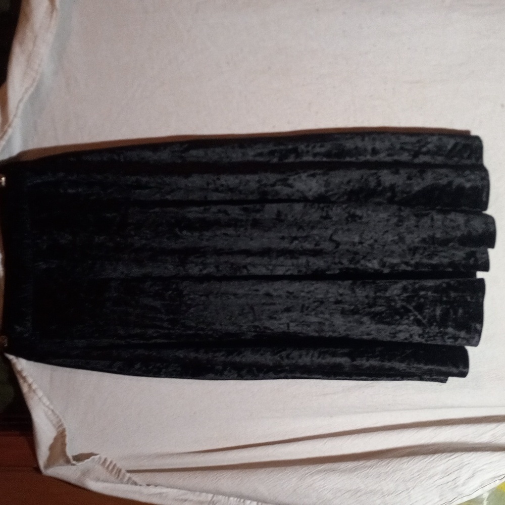 Nwt Torrid 2XL (18-20) velvet faux wrap skirt - Picture 8 of 10